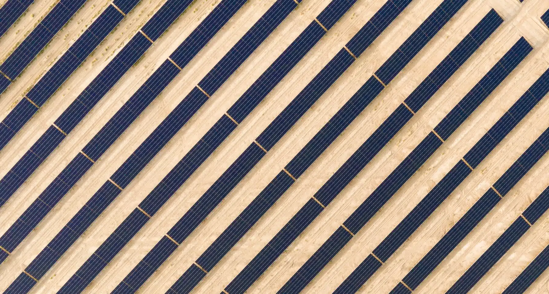 الإمارات تفتتح أكبر محطة للطاقة الشمسية في موقع واحد في العالم قبيل انعقاد مؤتمر الأمم المتحدة للمناخ