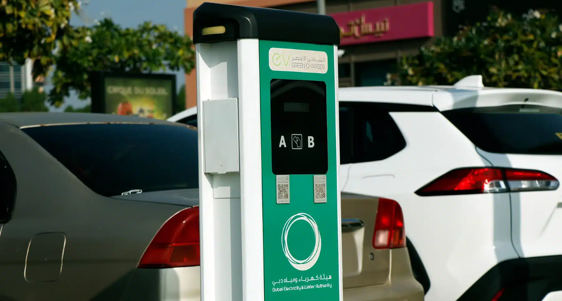 ارتفاع ملحوظ في الطلب على شحن السيارات الكهربائية في دبي عام 2023